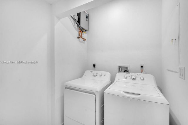 4181 N Oak Pl, Dania Beach, FL 33314