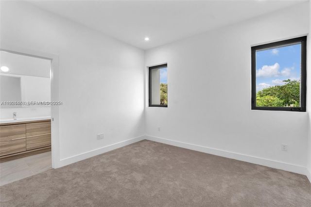 4181 N Oak Pl, Dania Beach, FL 33314