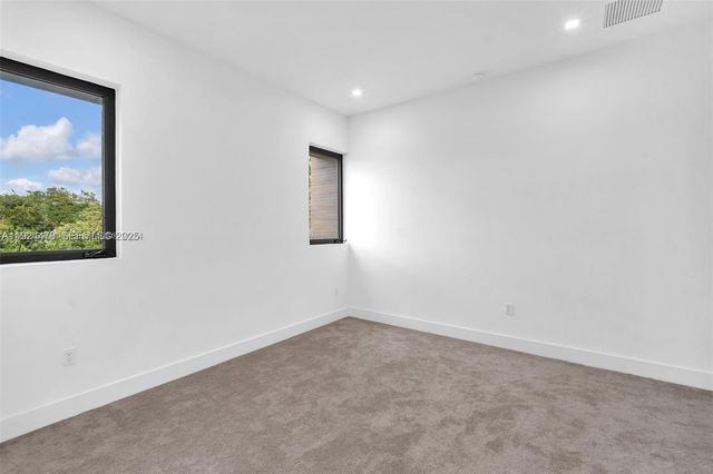 4181 N Oak Pl, Dania Beach, FL 33314