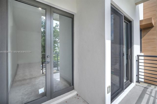 4181 N Oak Pl, Dania Beach, FL 33314