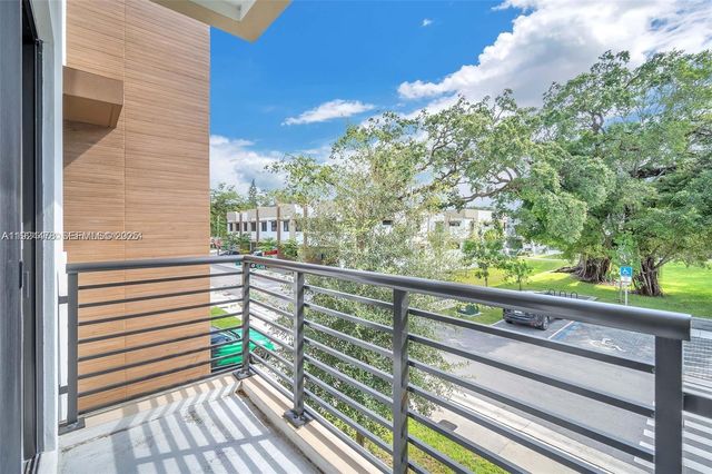 4181 N Oak Pl, Dania Beach, FL 33314