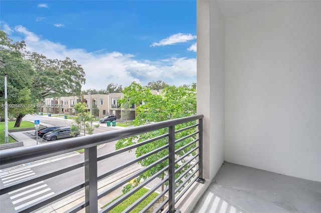 4181 N Oak Pl, Dania Beach, FL 33314