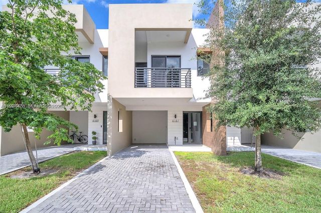 4181 N Oak Pl, Dania Beach, FL 33314