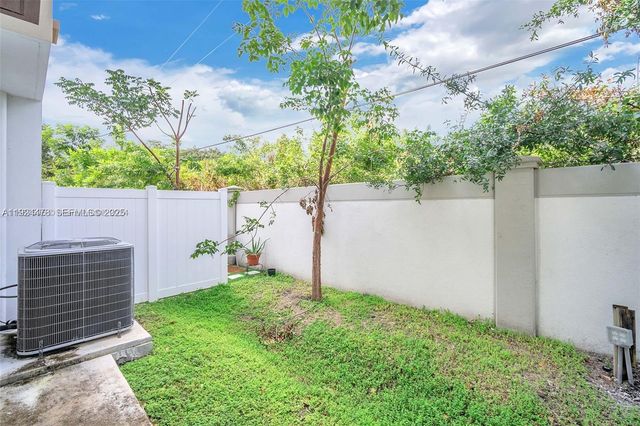 4181 N Oak Pl, Dania Beach, FL 33314