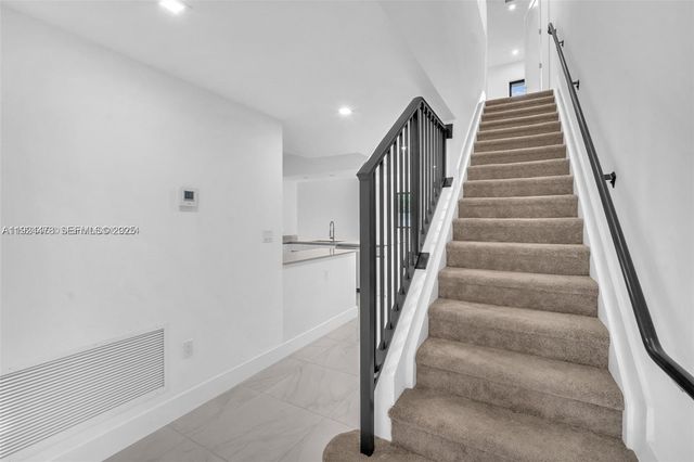 4181 N Oak Pl, Dania Beach, FL 33314