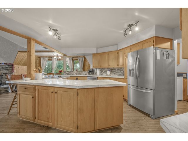 22690 S SPRINGWATER Rd, Estacada, OR 97023