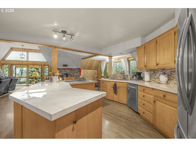 22690 S SPRINGWATER Rd, Estacada, OR 97023