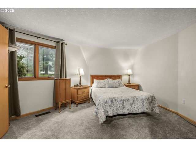 22690 S SPRINGWATER Rd, Estacada, OR 97023