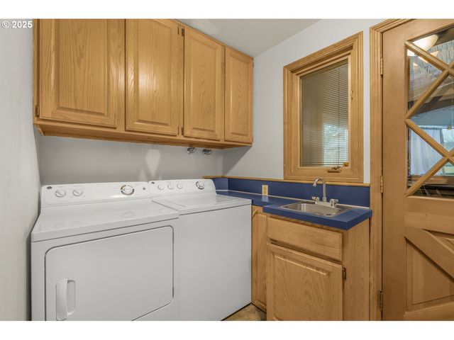 22690 S SPRINGWATER Rd, Estacada, OR 97023