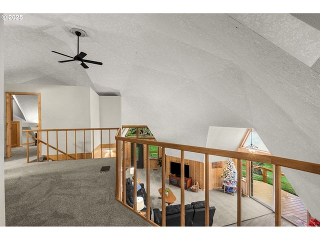 22690 S SPRINGWATER Rd, Estacada, OR 97023