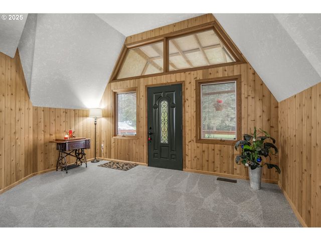 22690 S SPRINGWATER Rd, Estacada, OR 97023