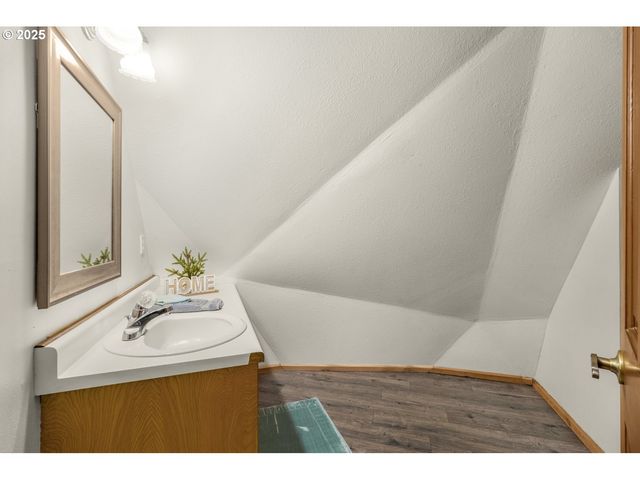 22690 S SPRINGWATER Rd, Estacada, OR 97023