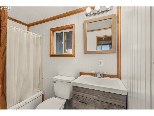 22690 S SPRINGWATER Rd, Estacada, OR 97023