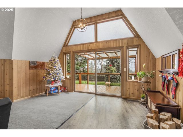 22690 S SPRINGWATER Rd, Estacada, OR 97023