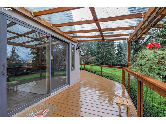 22690 S SPRINGWATER Rd, Estacada, OR 97023