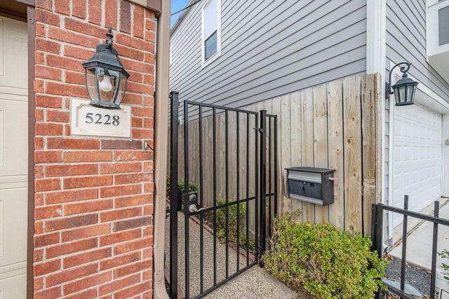 5228 Larkin Street, Houston, TX 77007