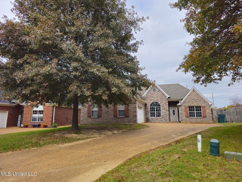 2976 Dawkins Cove Court, Southaven, MS 38672