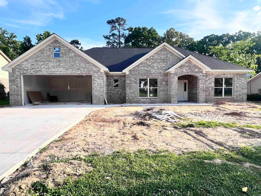 357 Regal Oaks, White Hall, AR 71602