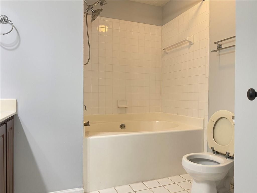 Image 10 of property listing at 795 Abbotts Mill Court 73, Johns Creek, GA 30097