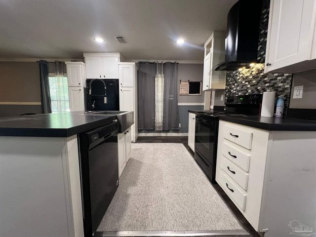 6923 Datura St, Milton, FL 32570