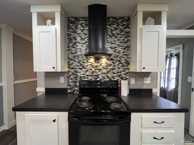 6923 Datura St, Milton, FL 32570