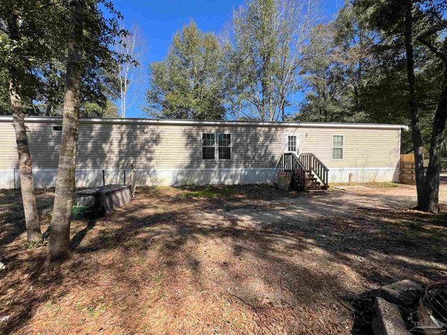 6923 Datura St, Milton, FL 32570