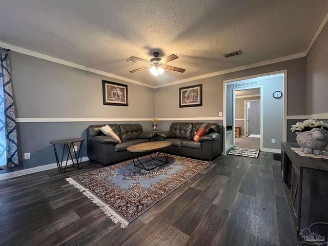6923 Datura St, Milton, FL 32570