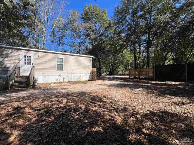 6923 Datura St, Milton, FL 32570
