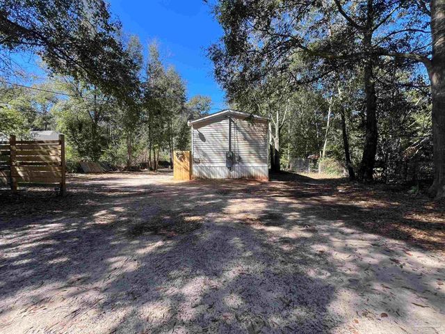 6923 Datura St, Milton, FL 32570
