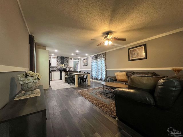 6923 Datura St, Milton, FL 32570