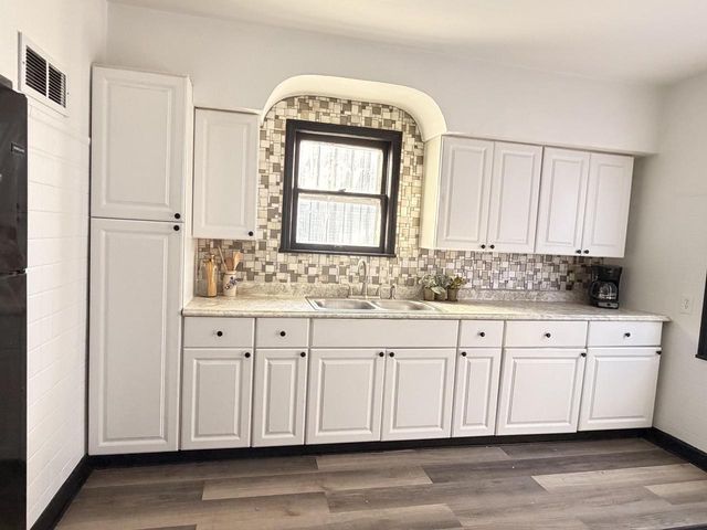 4235 W Fairmount AVENUE, Milwaukee, WI 53209