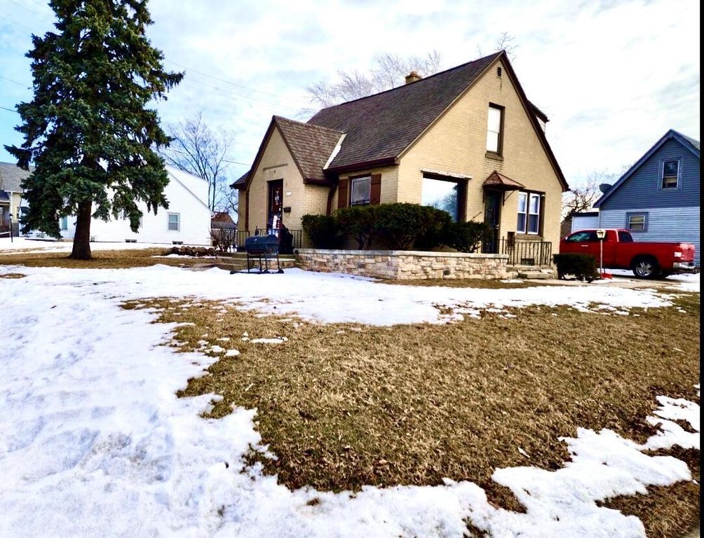 4235 W Fairmount AVENUE, Milwaukee, WI 53209