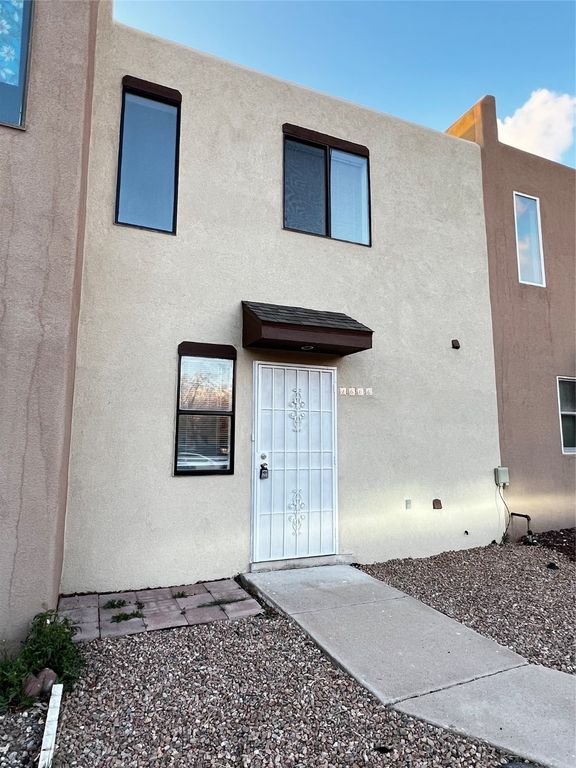 1666 Calle De Oriente Norte, Santa Fe, NM 87507