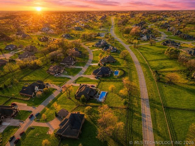 19063 E Twin Creeks Drive, Owasso, OK 74055