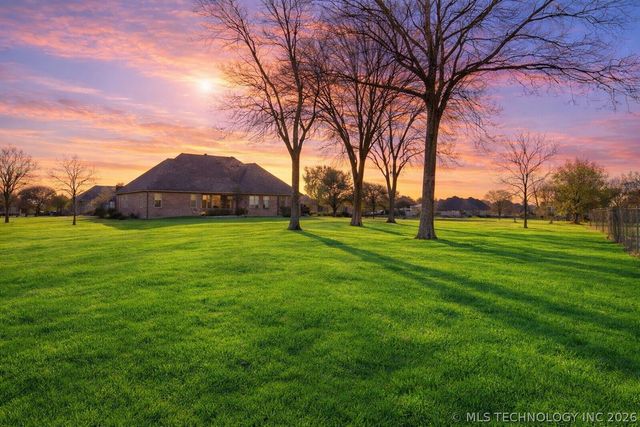 19063 E Twin Creeks Drive, Owasso, OK 74055