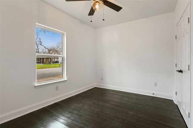 1106 W Chestnut Street, Denison, TX 75020