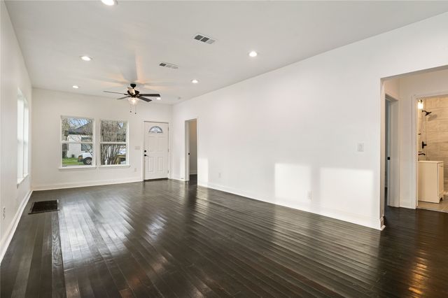 1106 W Chestnut Street, Denison, TX 75020