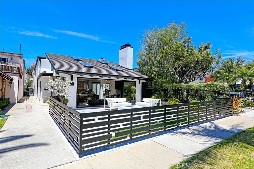 Image 1 of property listing at 503 Marguerite, Corona Del Mar, CA 92625