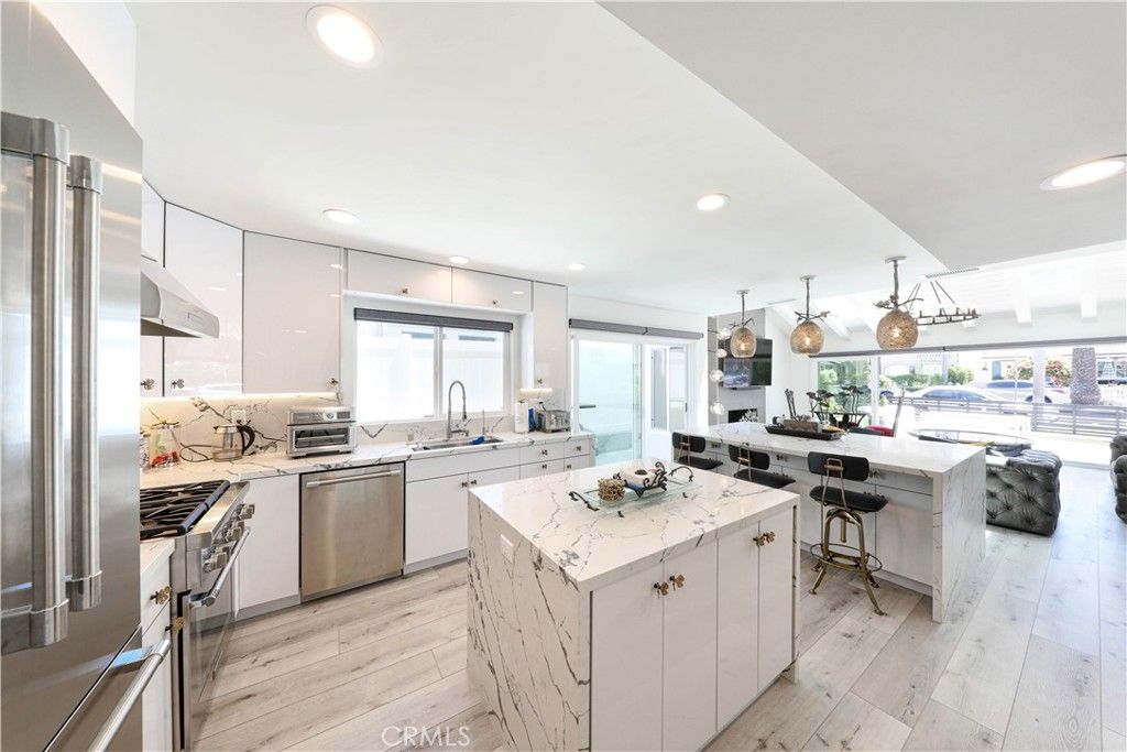 Image 10 of property listing at 503 Marguerite, Corona Del Mar, CA 92625
