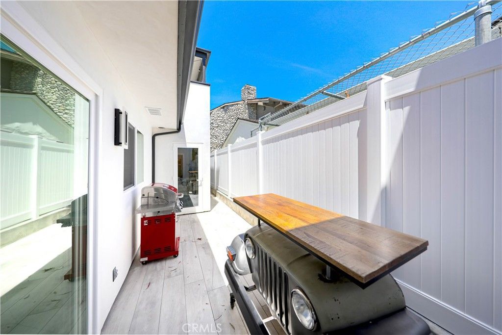 Image 13 of property listing at 503 Marguerite, Corona Del Mar, CA 92625