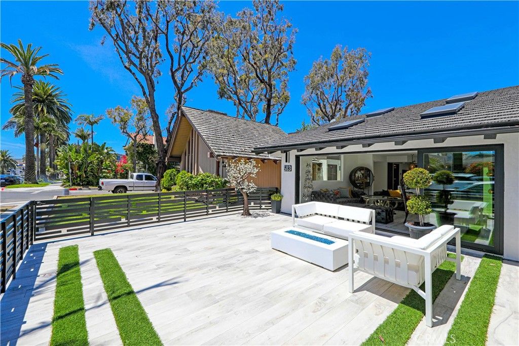 Image 2 of property listing at 503 Marguerite, Corona Del Mar, CA 92625