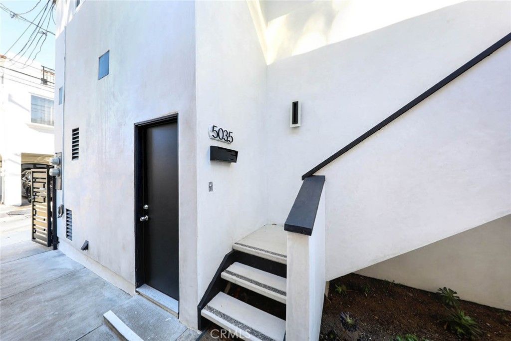 Image 25 of property listing at 503 Marguerite, Corona Del Mar, CA 92625