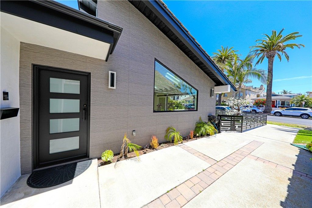 Image 5 of property listing at 503 Marguerite, Corona Del Mar, CA 92625