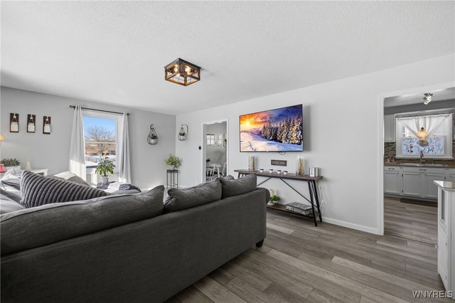 37 Richmond Avenue, Lancaster, NY 14086