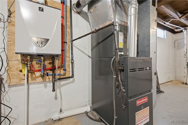 37 Richmond Avenue, Lancaster, NY 14086