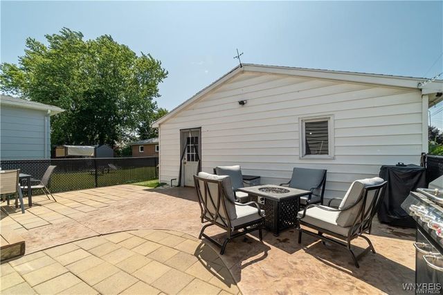 37 Richmond Avenue, Lancaster, NY 14086