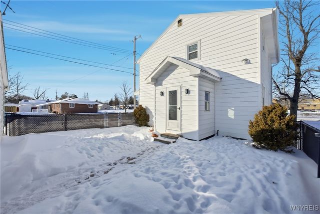 37 Richmond Avenue, Lancaster, NY 14086