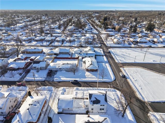 37 Richmond Avenue, Lancaster, NY 14086