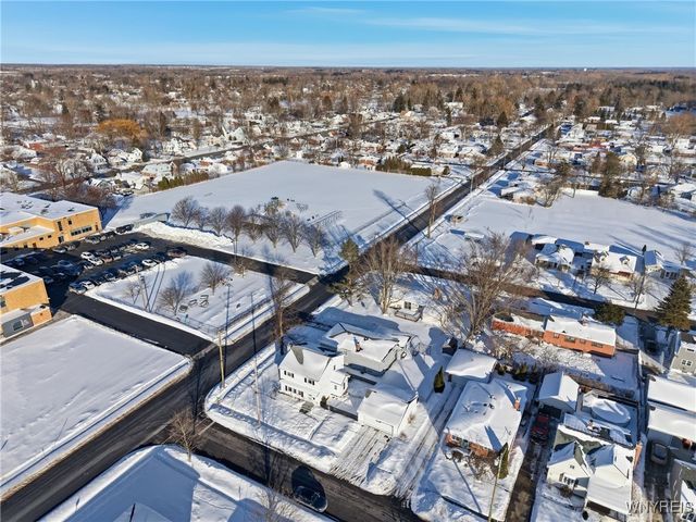 37 Richmond Avenue, Lancaster, NY 14086