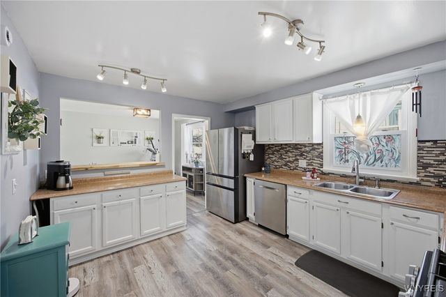 37 Richmond Avenue, Lancaster, NY 14086